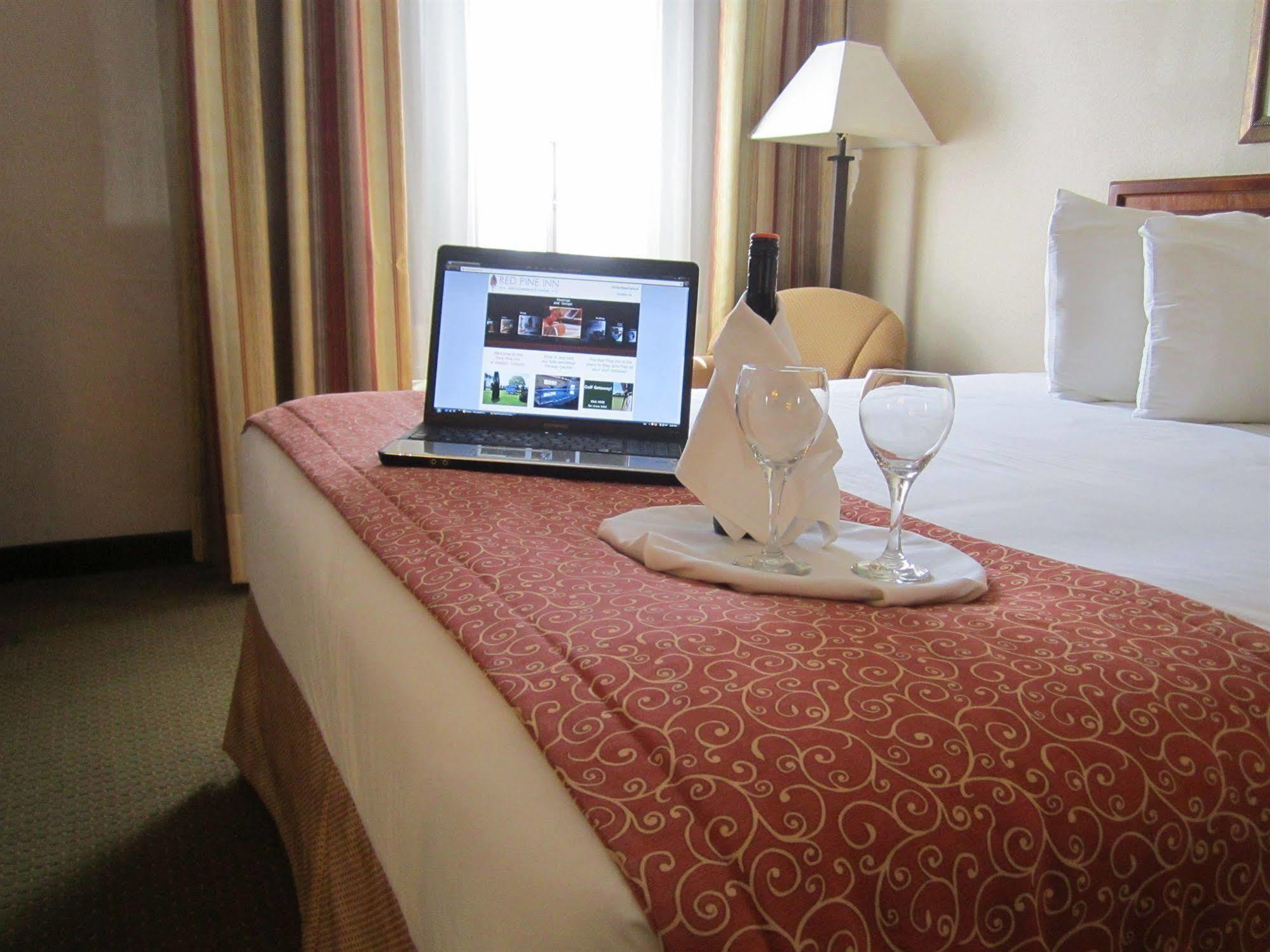 Red Pine Inn & Conference Centre Alliston Dış mekan fotoğraf