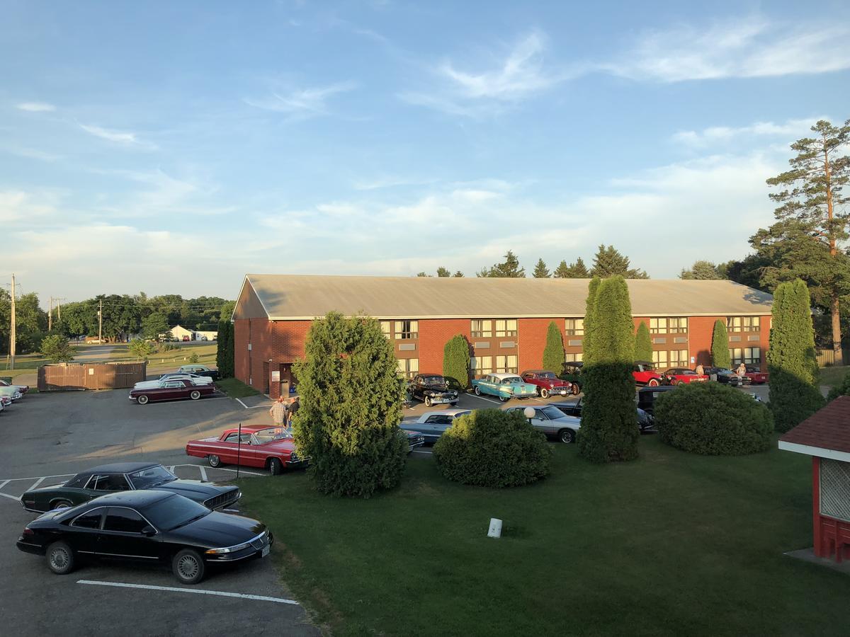 Red Pine Inn & Conference Centre Alliston Dış mekan fotoğraf